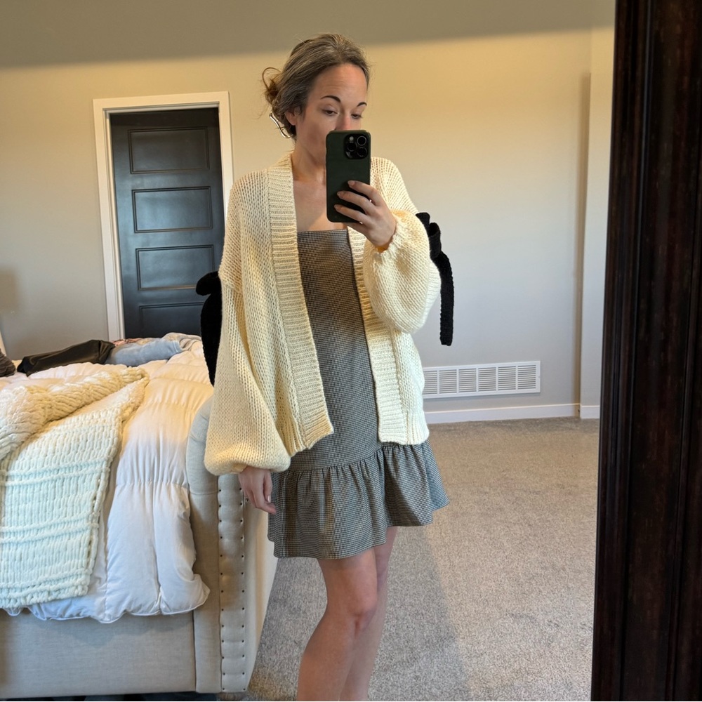Anthropologie mauve chunky cream sweater with black bows - one size
